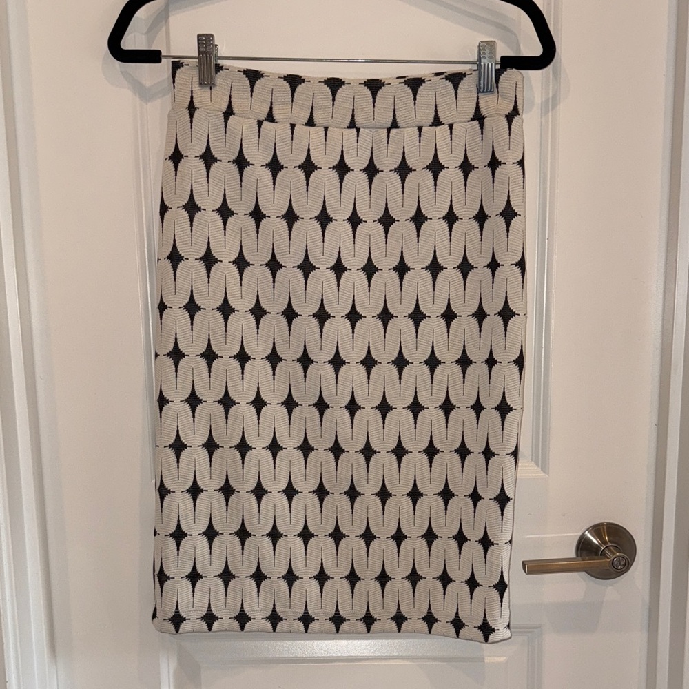 Renee C. Black and Cream Geometric Midi Skirt size small